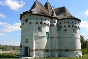 Церква-фортеця в Сутківцях